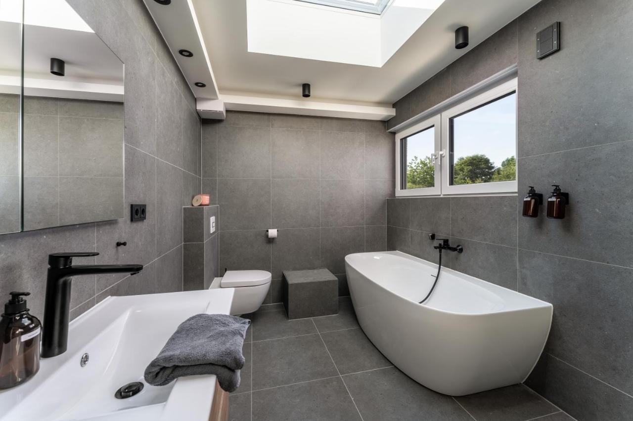 Gemuetliches Und Lichtdurchflutetes Penthouse Mit Sternenhimmelblick, Boxspringbett Und Terrasse - Gute Anbindung An Die Innenstadt Касел Екстериор снимка